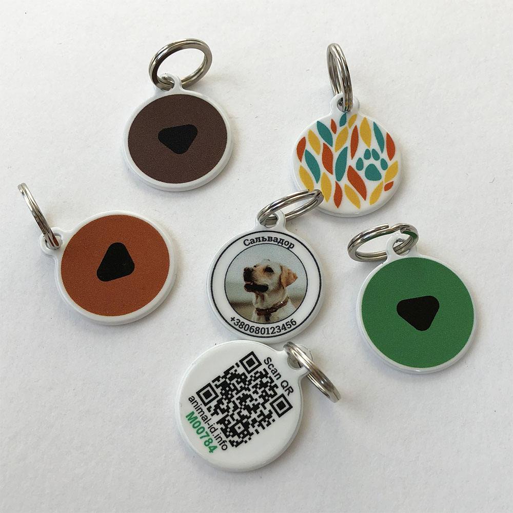 A tag with Your pet`s photo, nickname and owner`s phone number