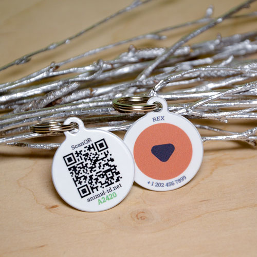 QR code pet id tag with red logo | Animal-id.net